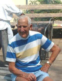 larry054.jpg (27718 bytes)